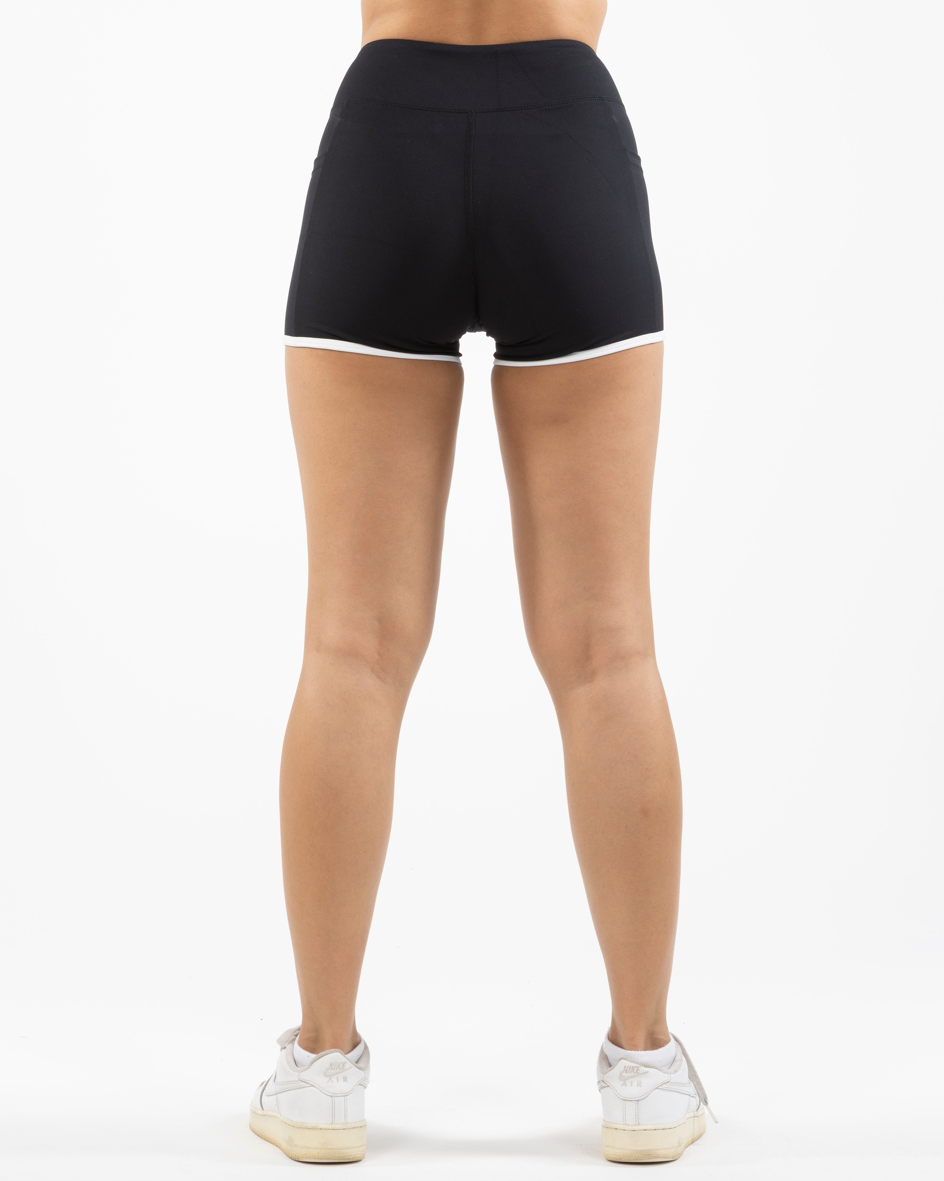 The Piped Short - Black
