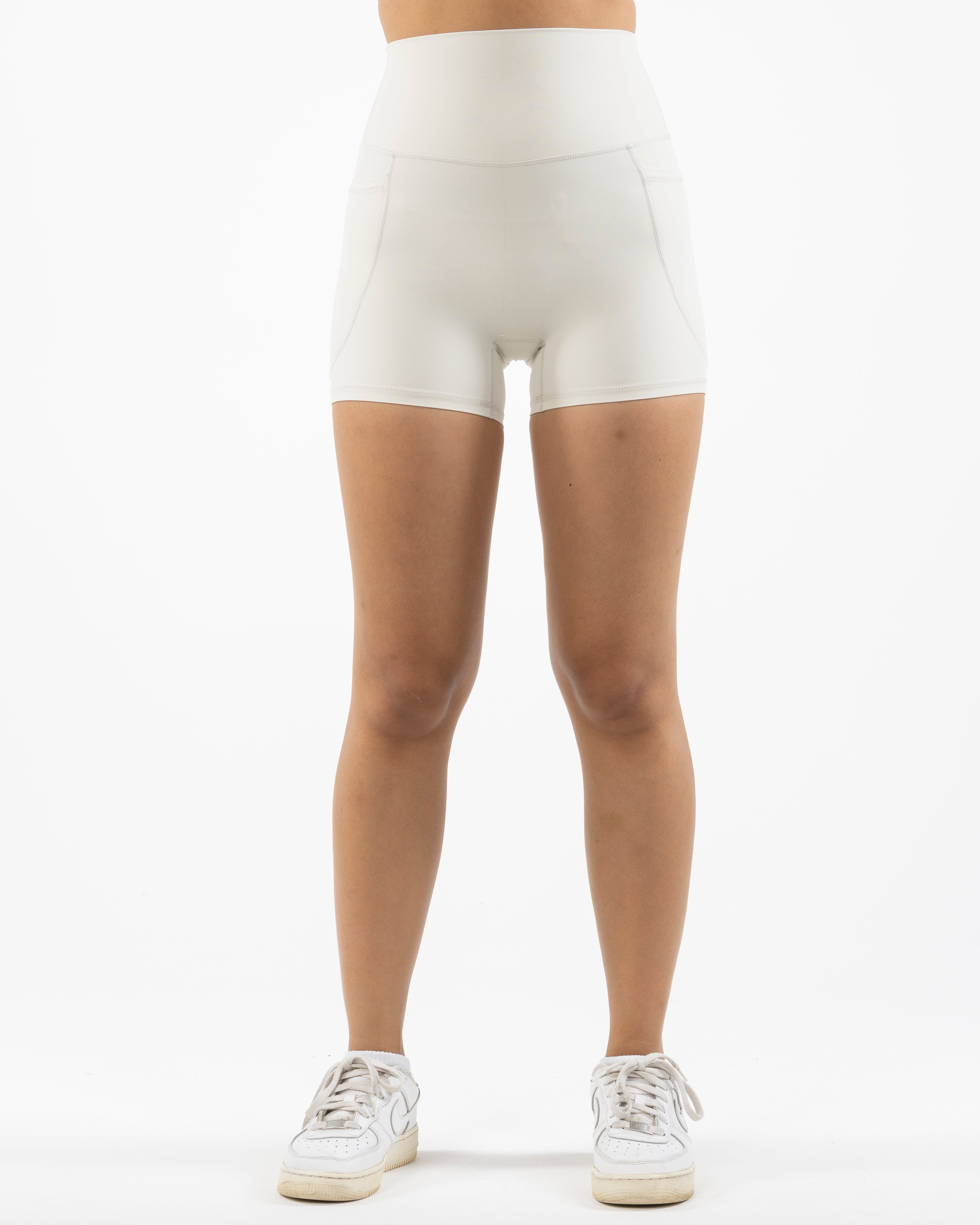 The Womens Sporty Pocket Short - Beige
