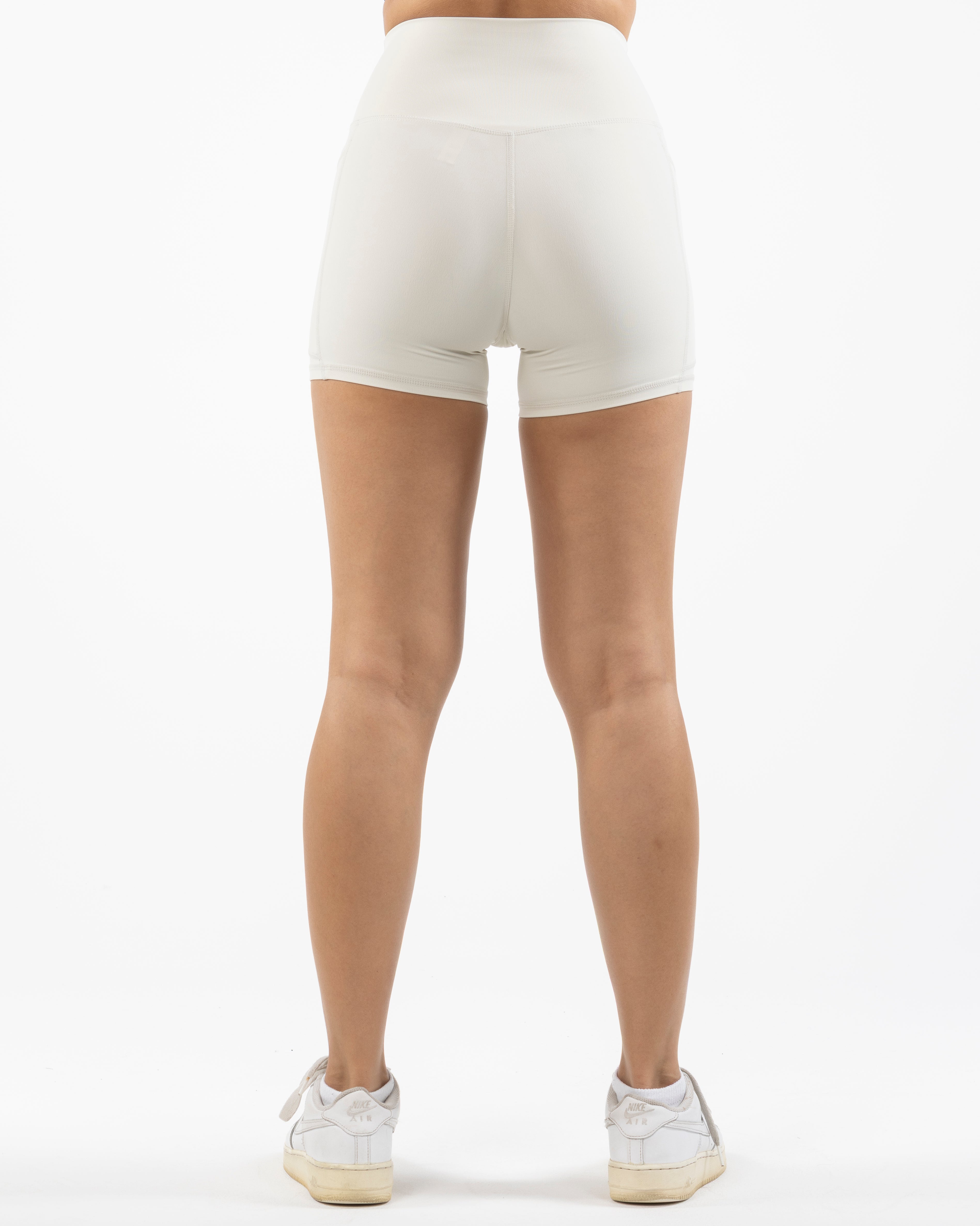 The Womens Sporty Pocket Short - Beige
