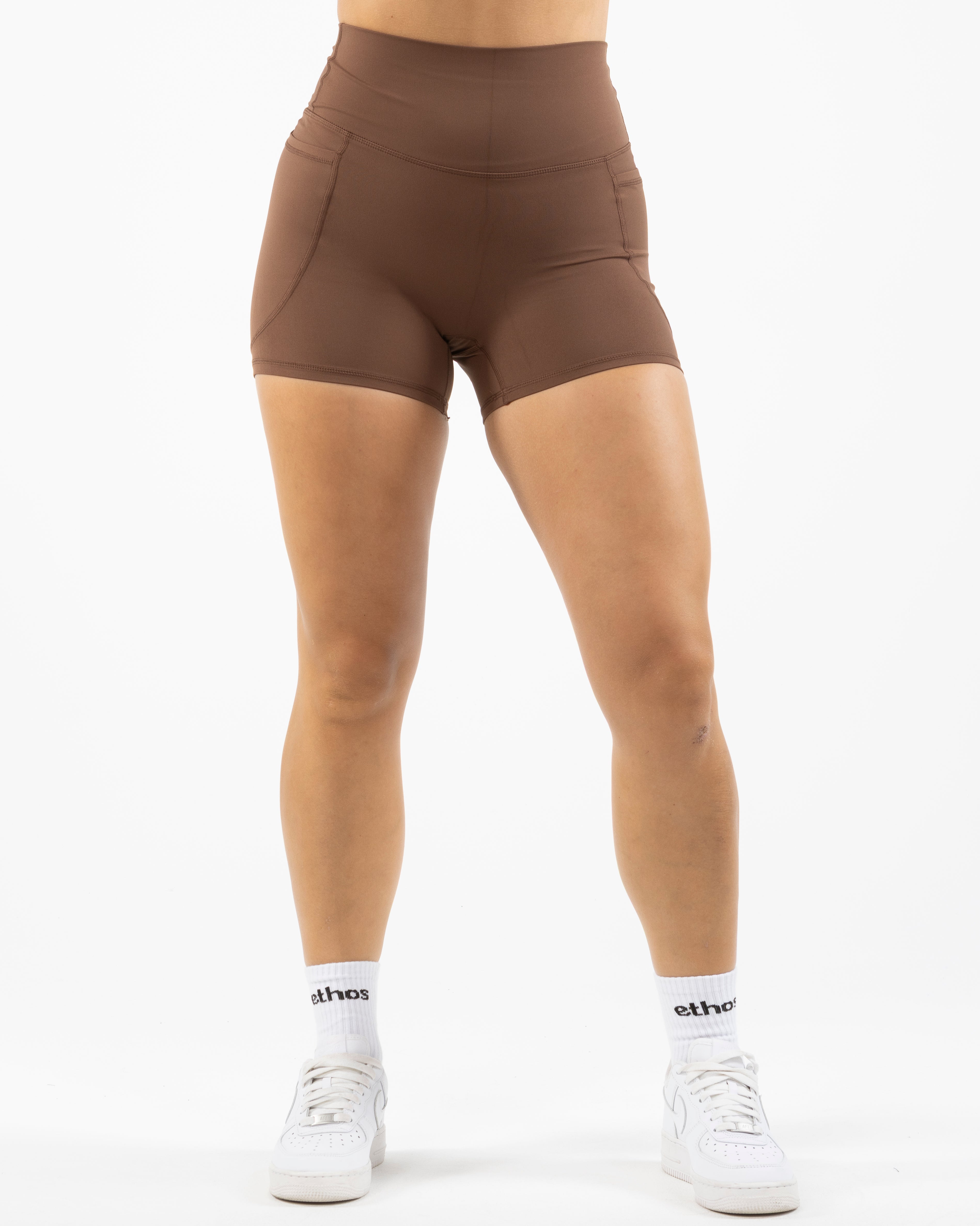The Womens Sporty Pocket Short - Brown
