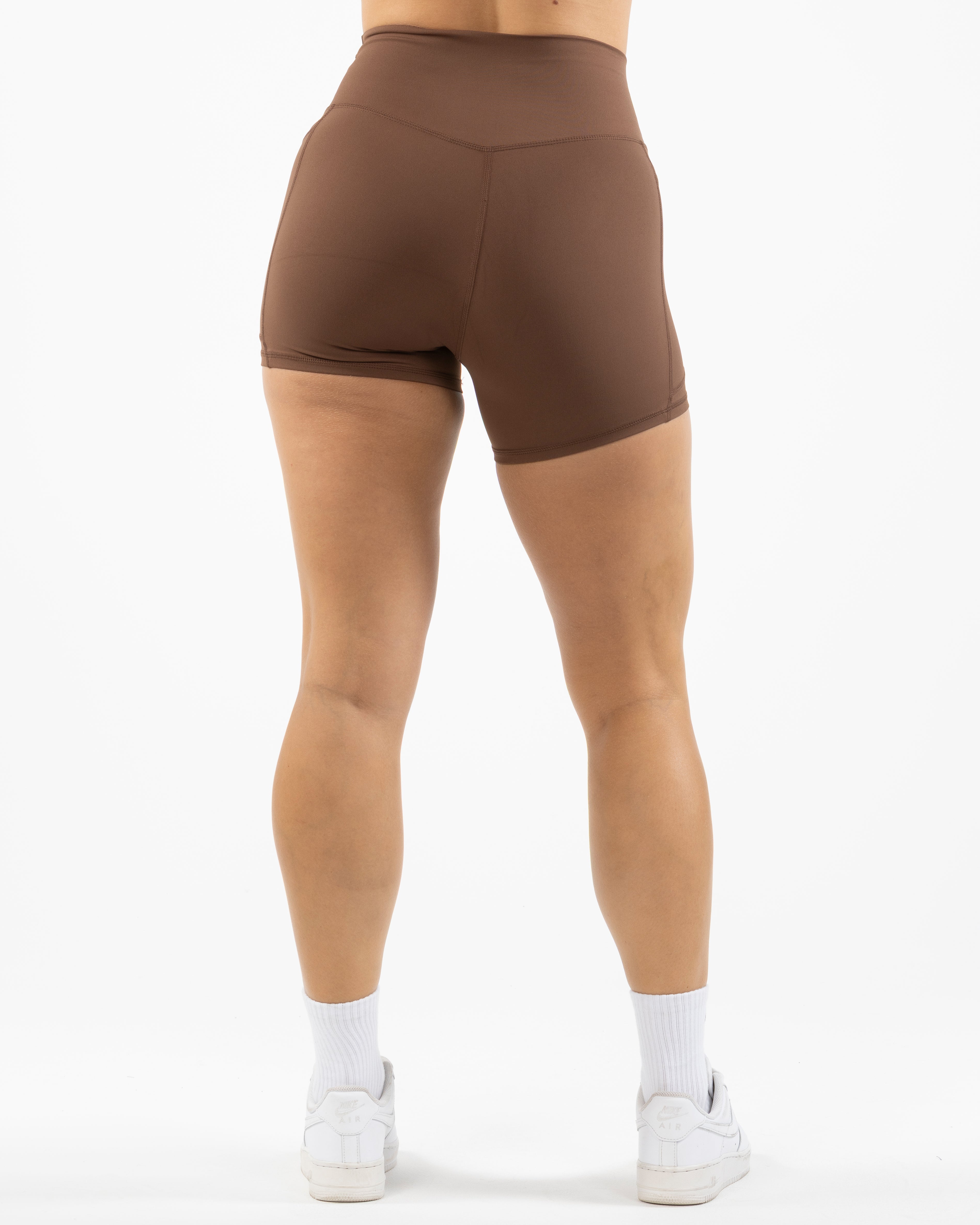 The Womens Sporty Pocket Short - Brown