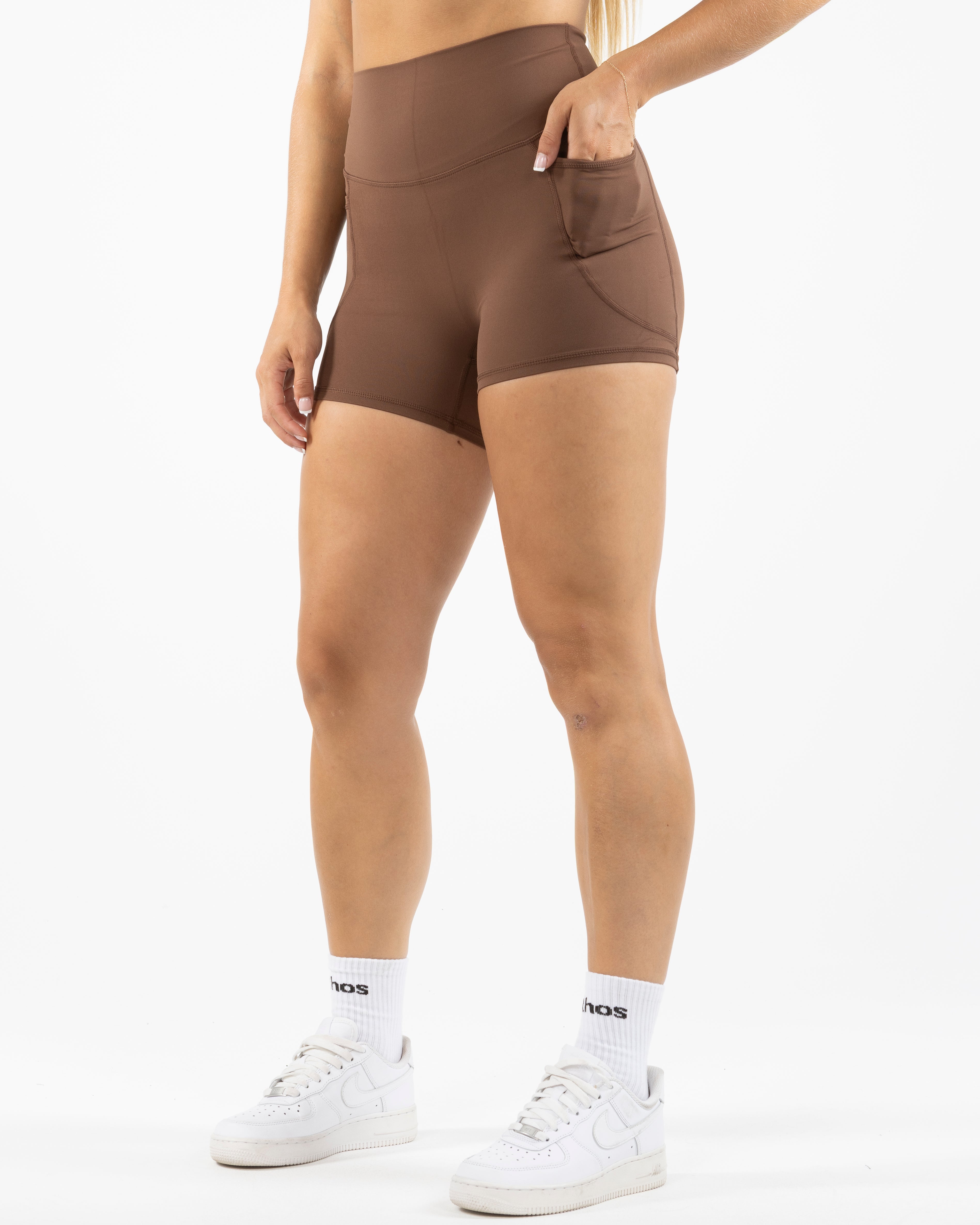 The Womens Sporty Pocket Short - Brown