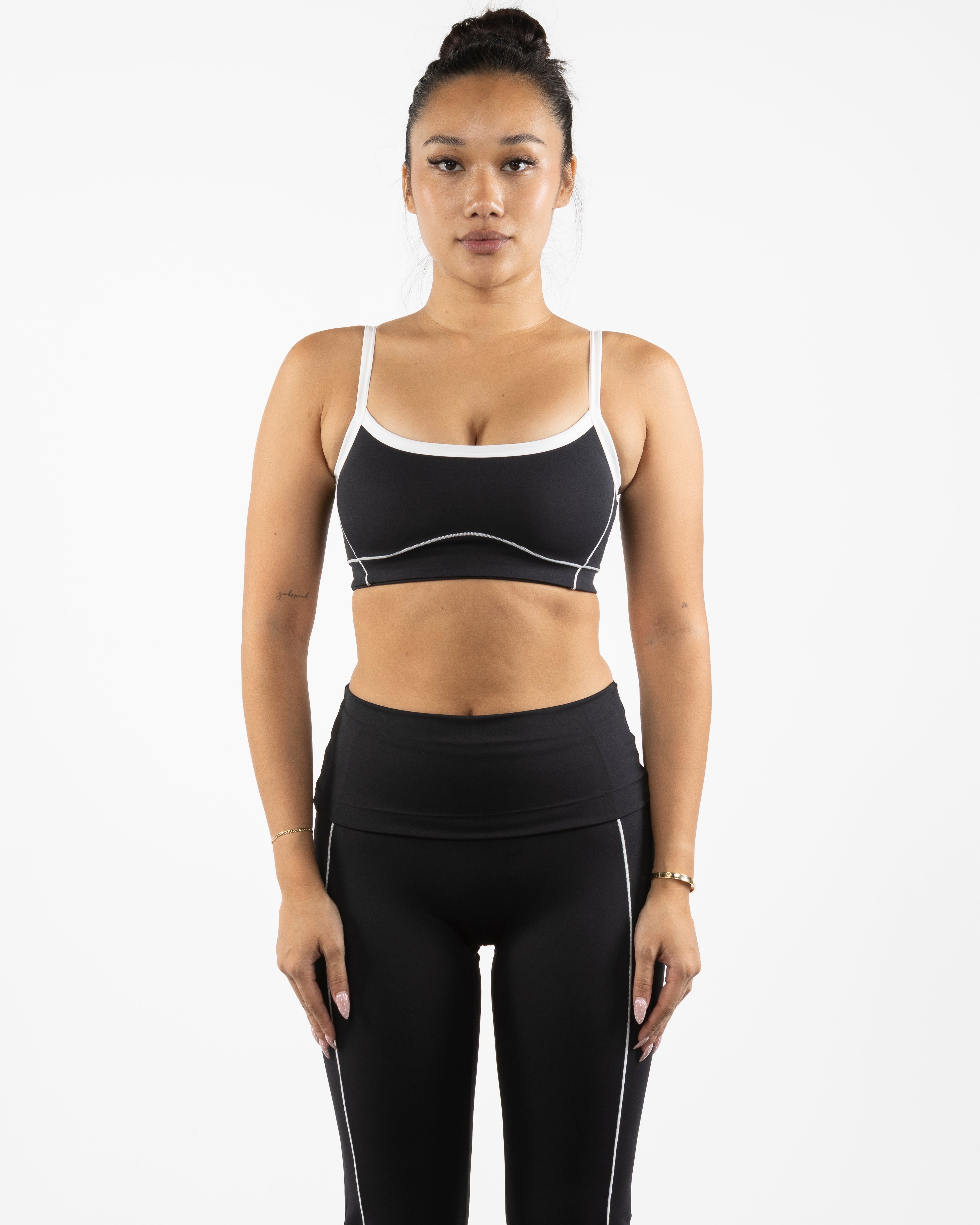 The Piped Scoop Sports Bra - Black