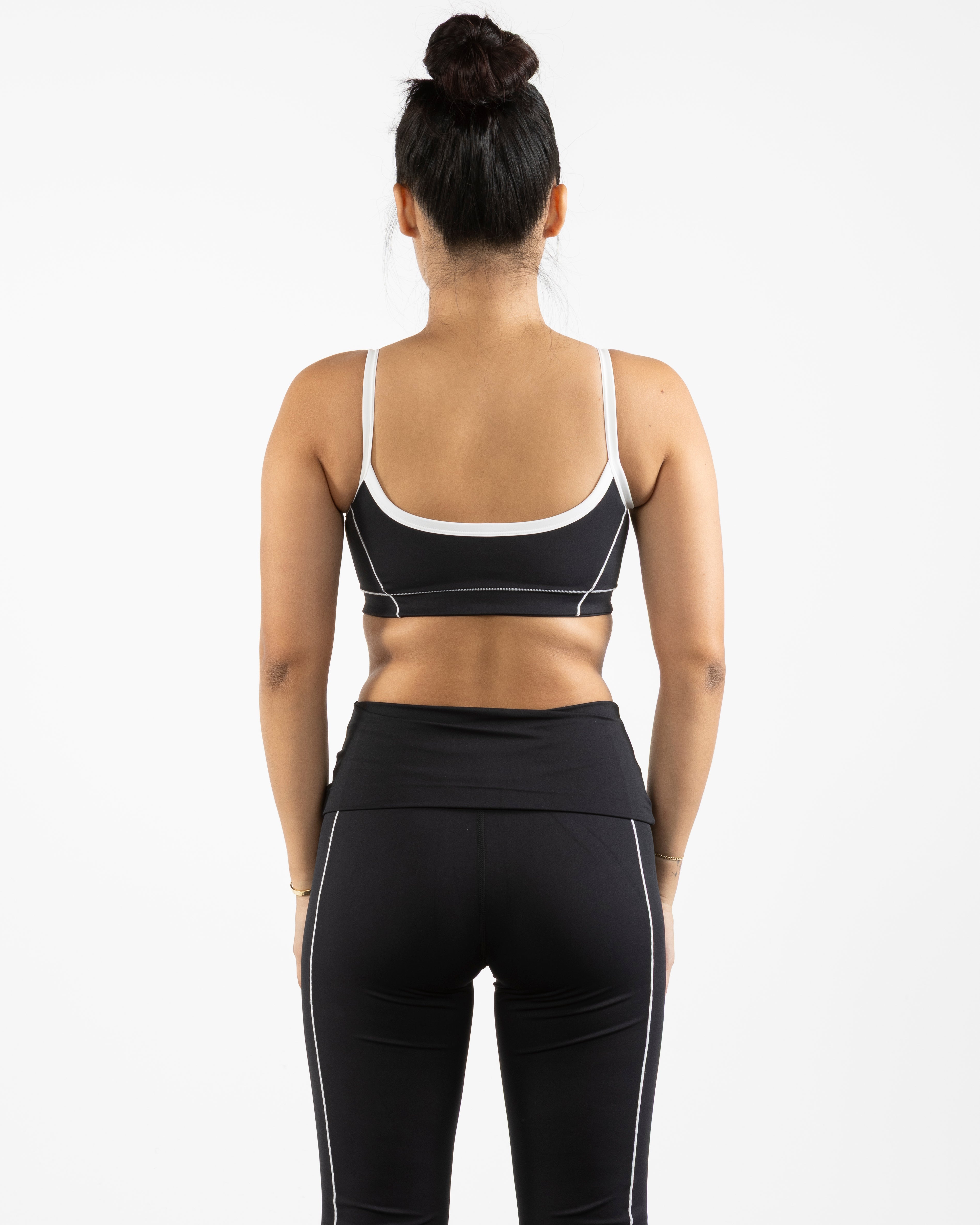 The Piped Scoop Sports Bra - Black