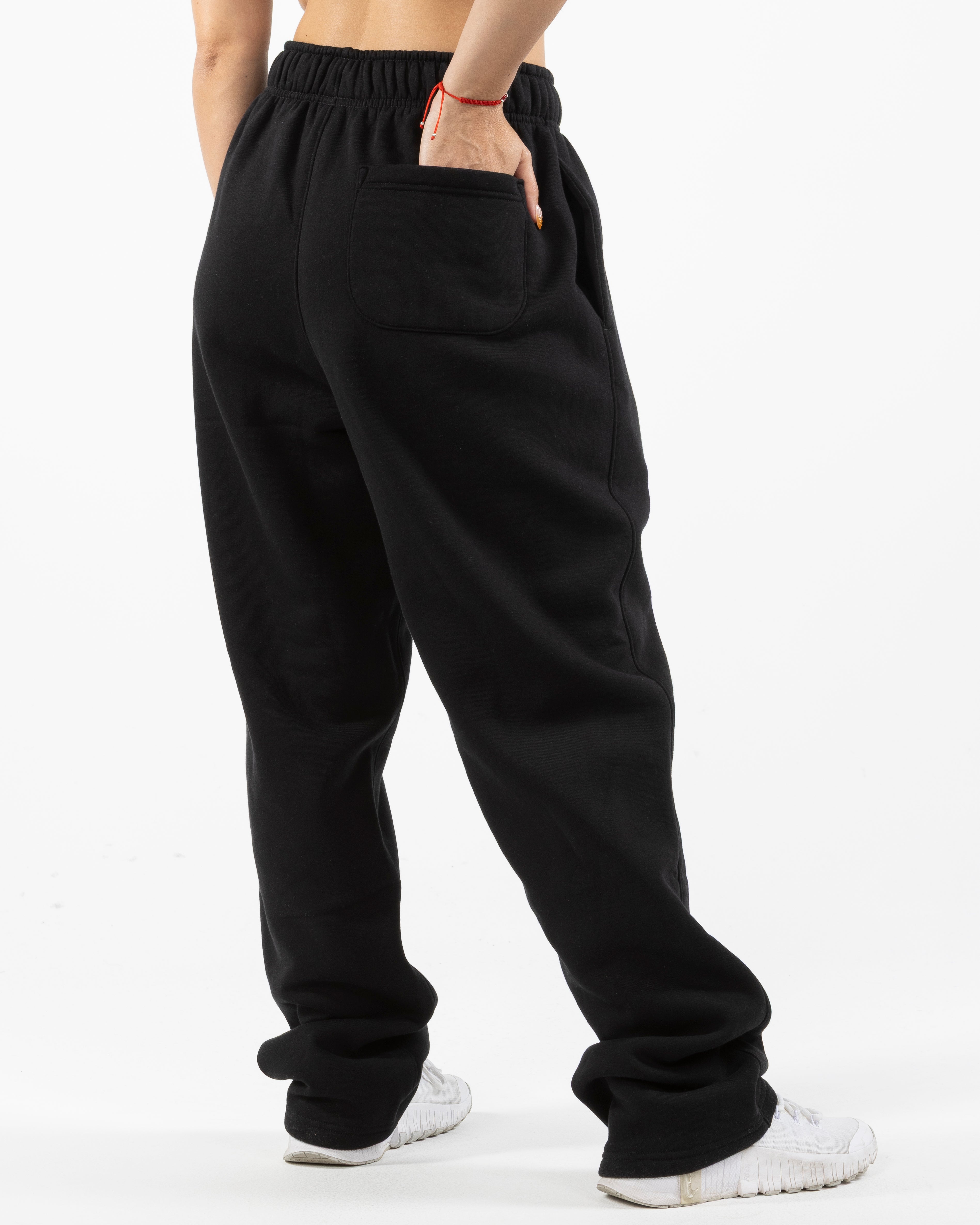 The Straight Leg Sweatpant - Black