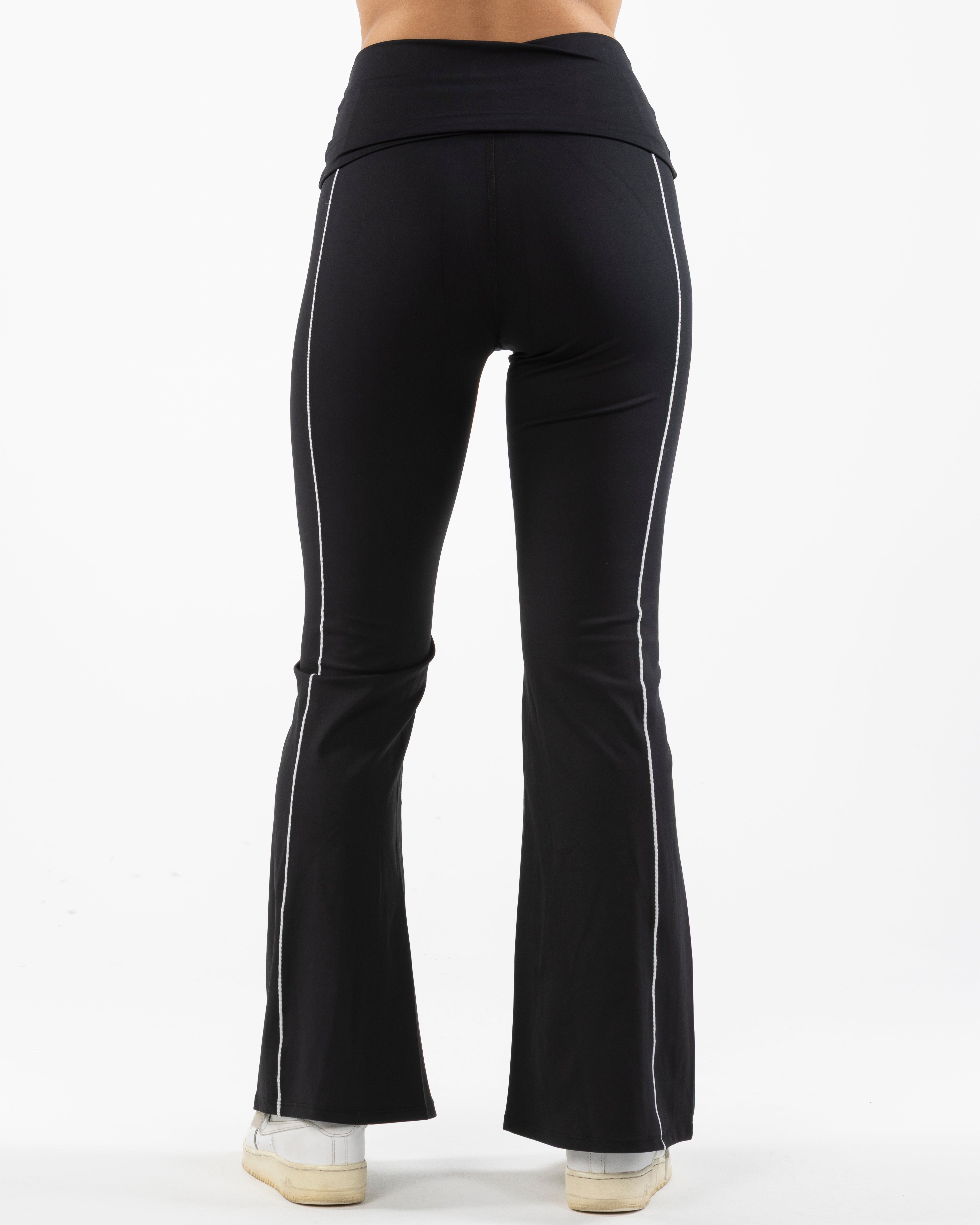 The Piped Flared Legging - Black