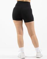 The Womens Sporty Pocket Short - Black